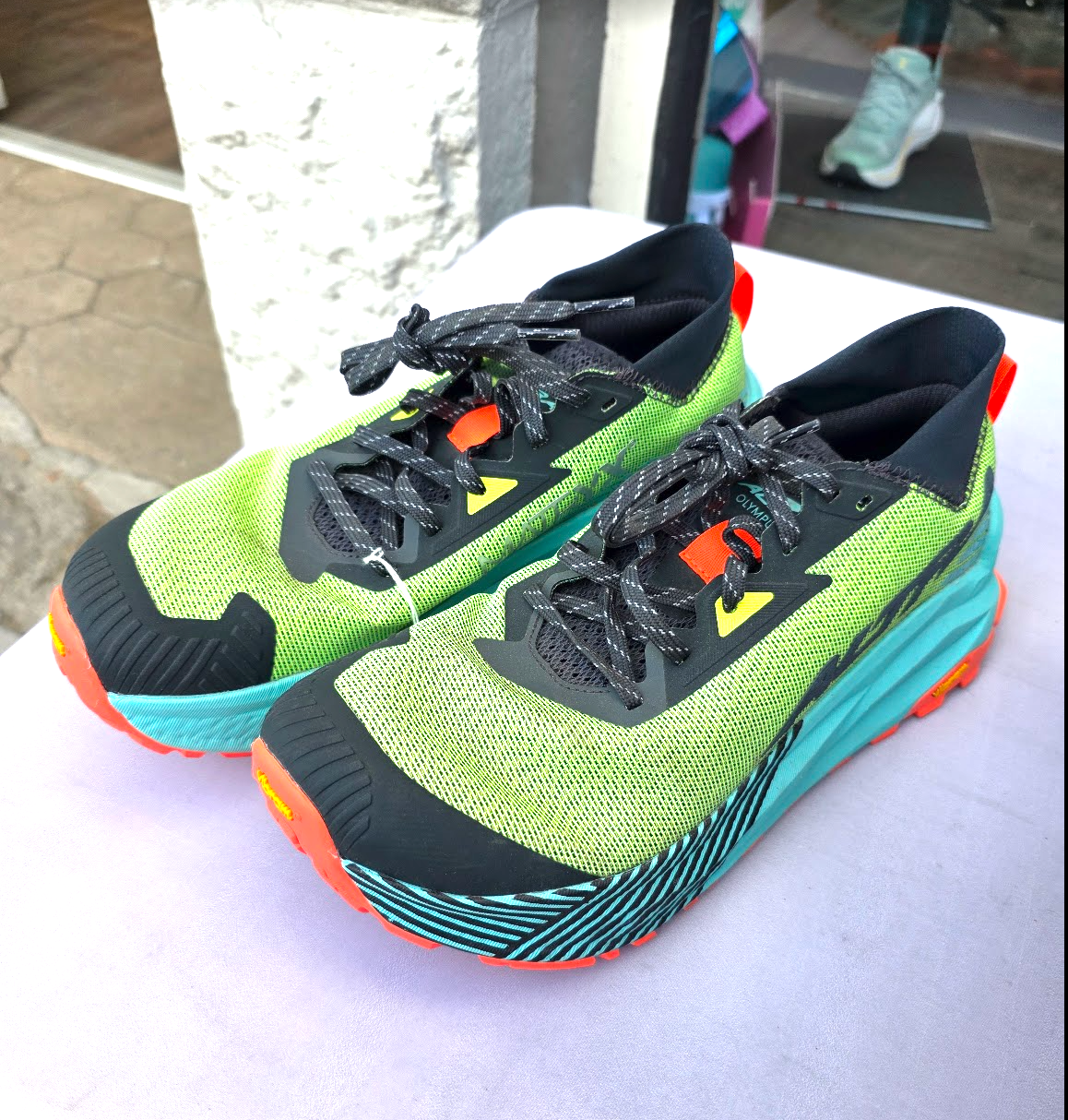 Men's Altra Olympus - Size 9 - Resale