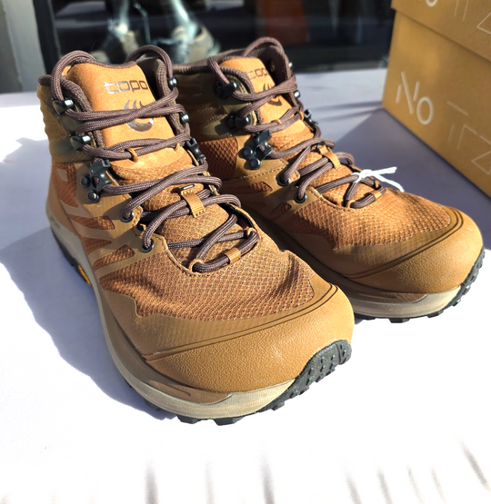 Men's Topo Athletic Trailventure - Size 9 - Resale