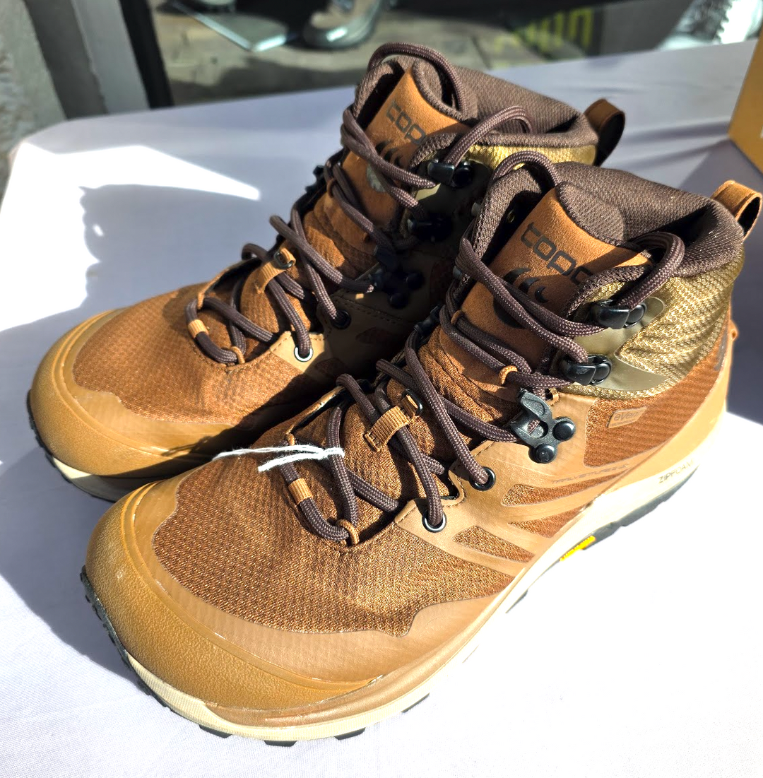Men's Topo Athletic Trailventure - Size 9 - Resale